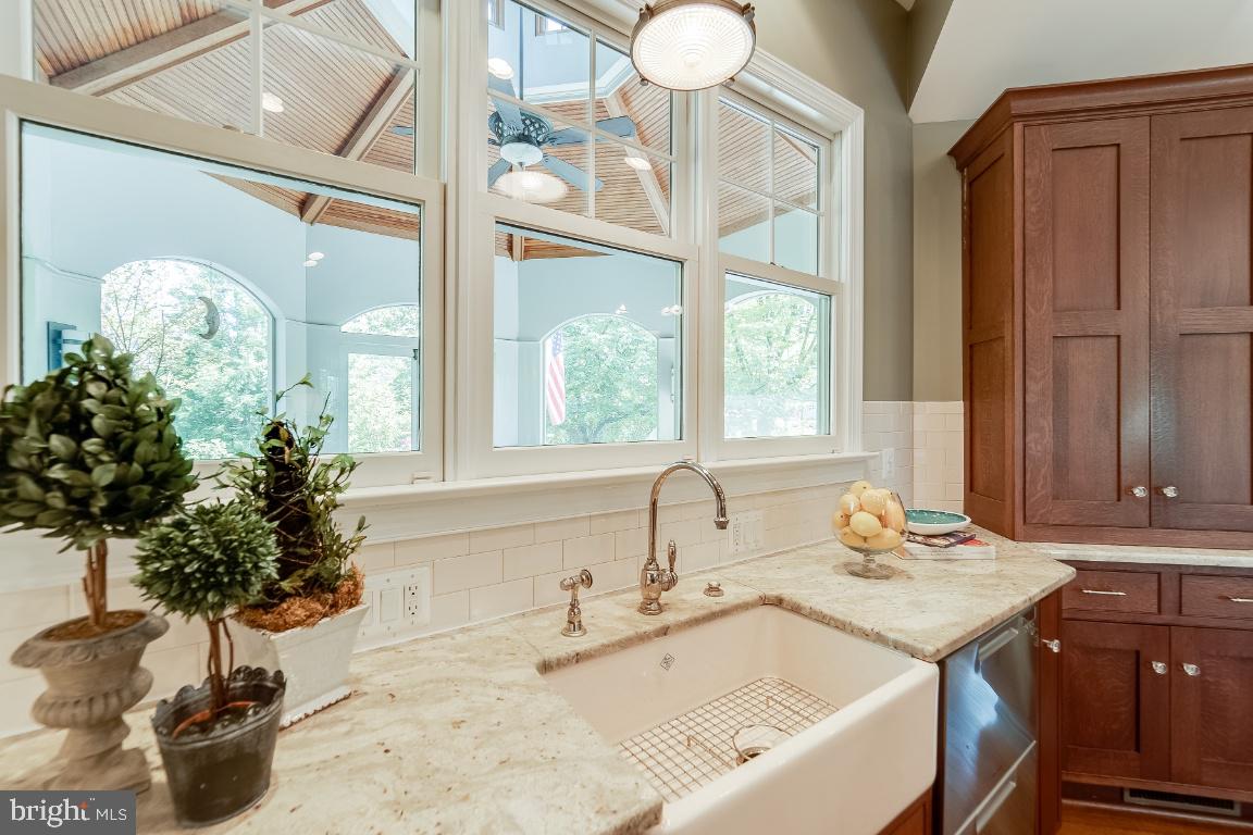 COUNTRY CLUB HILLS - Residential