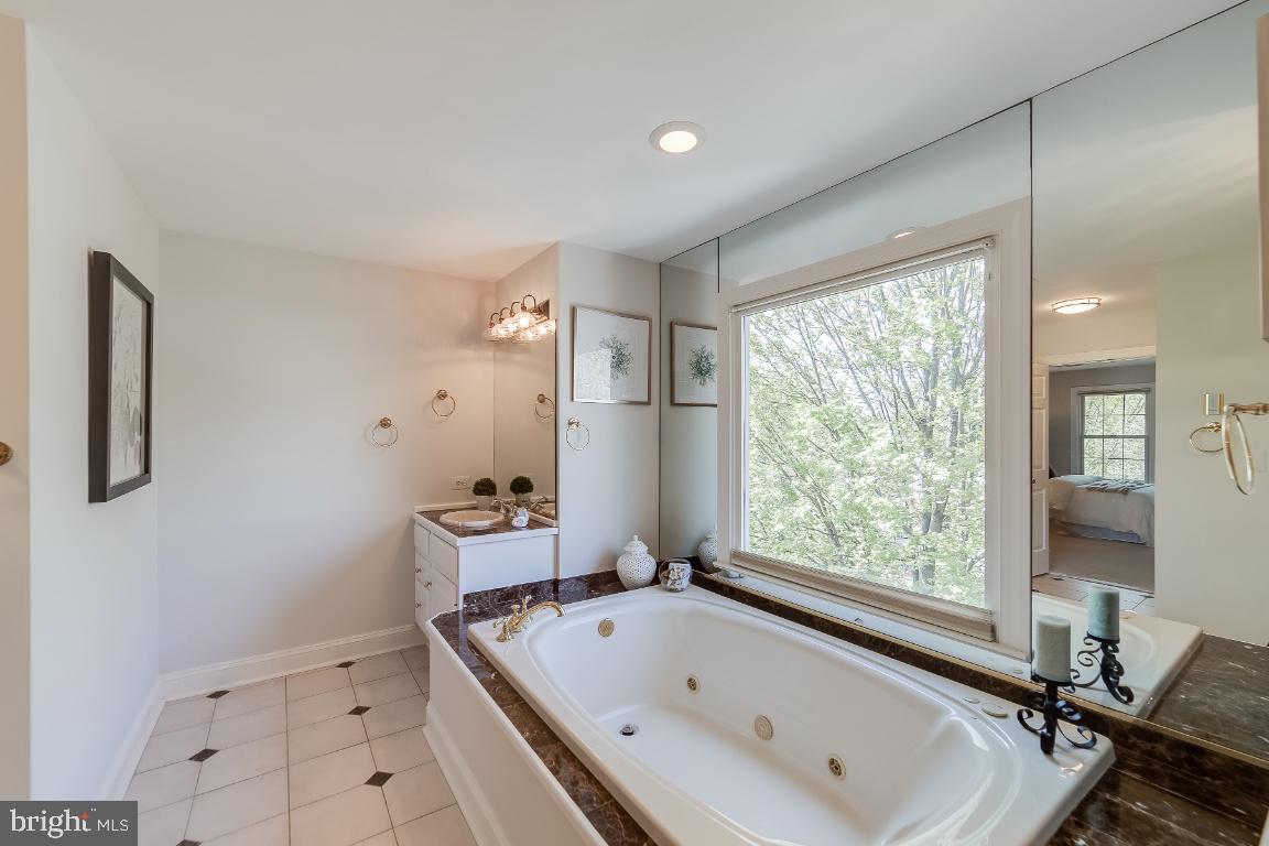 COUNTRY CLUB HILLS - Residential