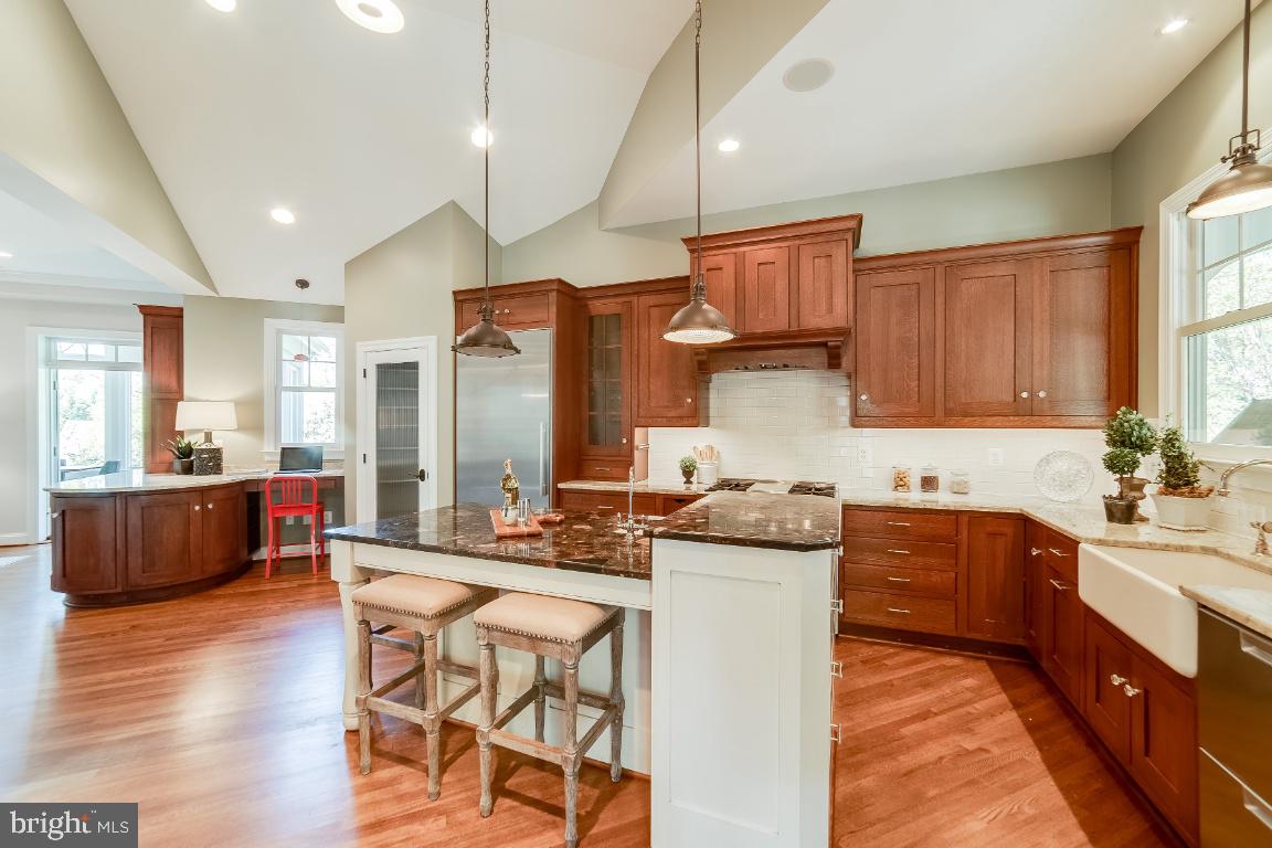 COUNTRY CLUB HILLS - Residential