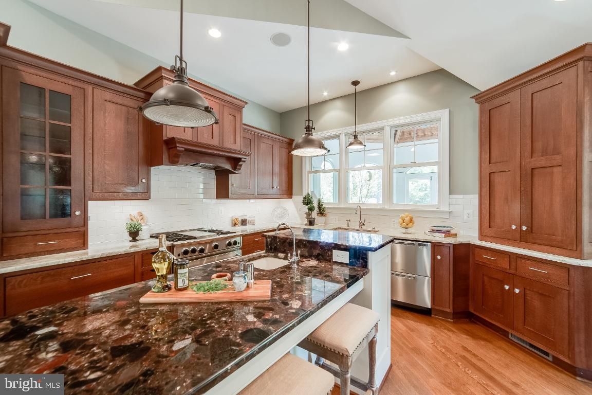 COUNTRY CLUB HILLS - Residential