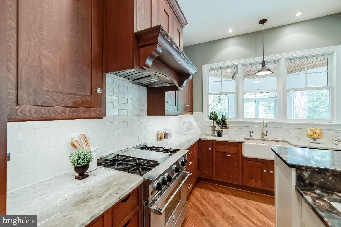 COUNTRY CLUB HILLS - Residential