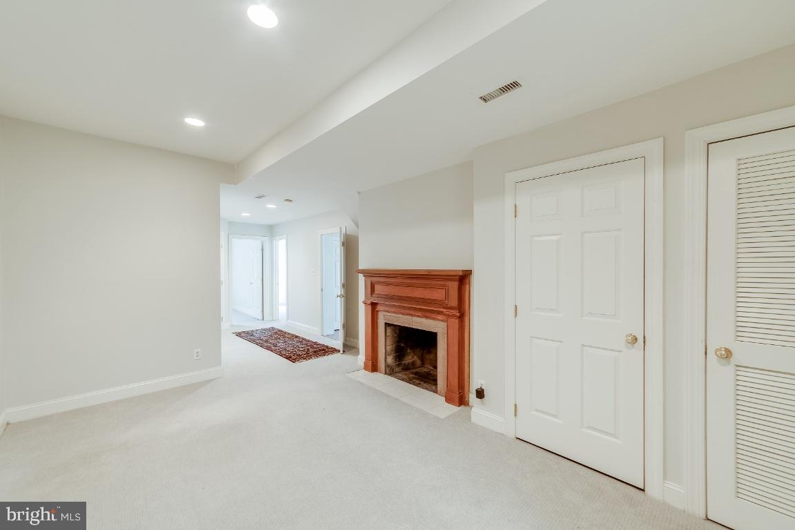 COUNTRY CLUB HILLS - Residential