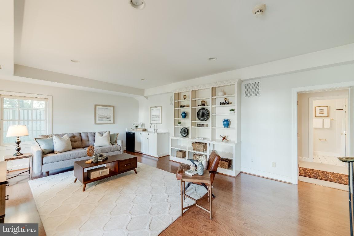 COUNTRY CLUB HILLS - Residential