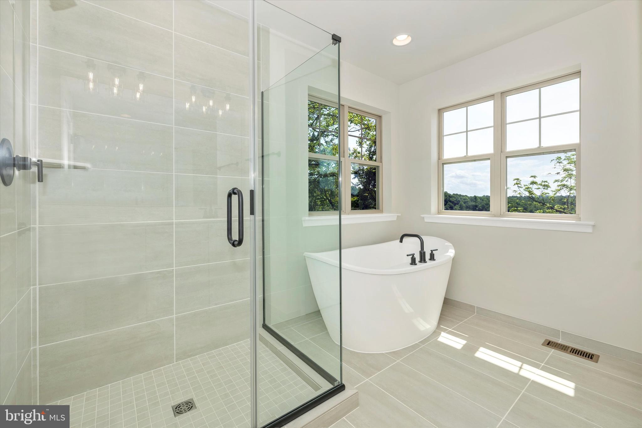 LAKE LINGANORE - Residential