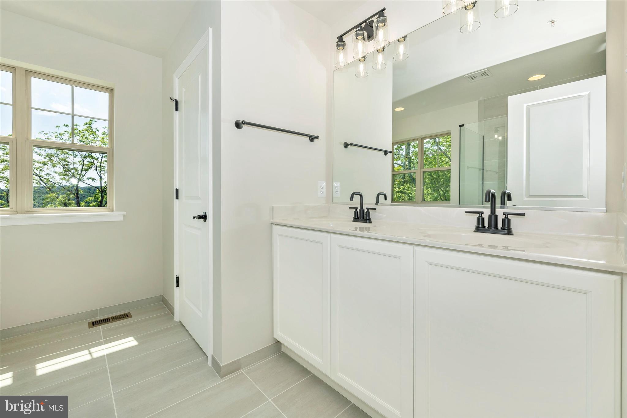 LAKE LINGANORE - Residential