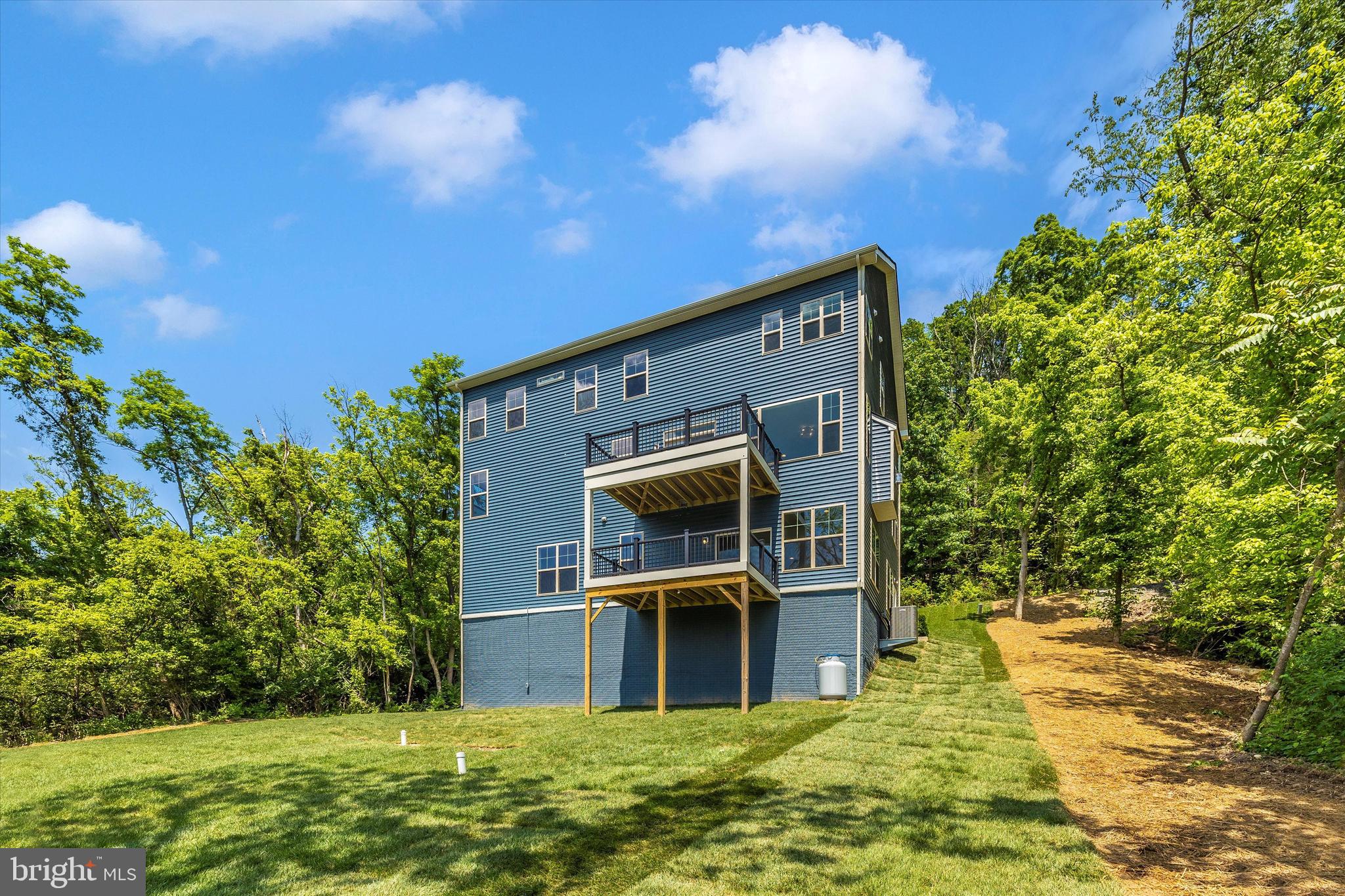 LAKE LINGANORE - Residential