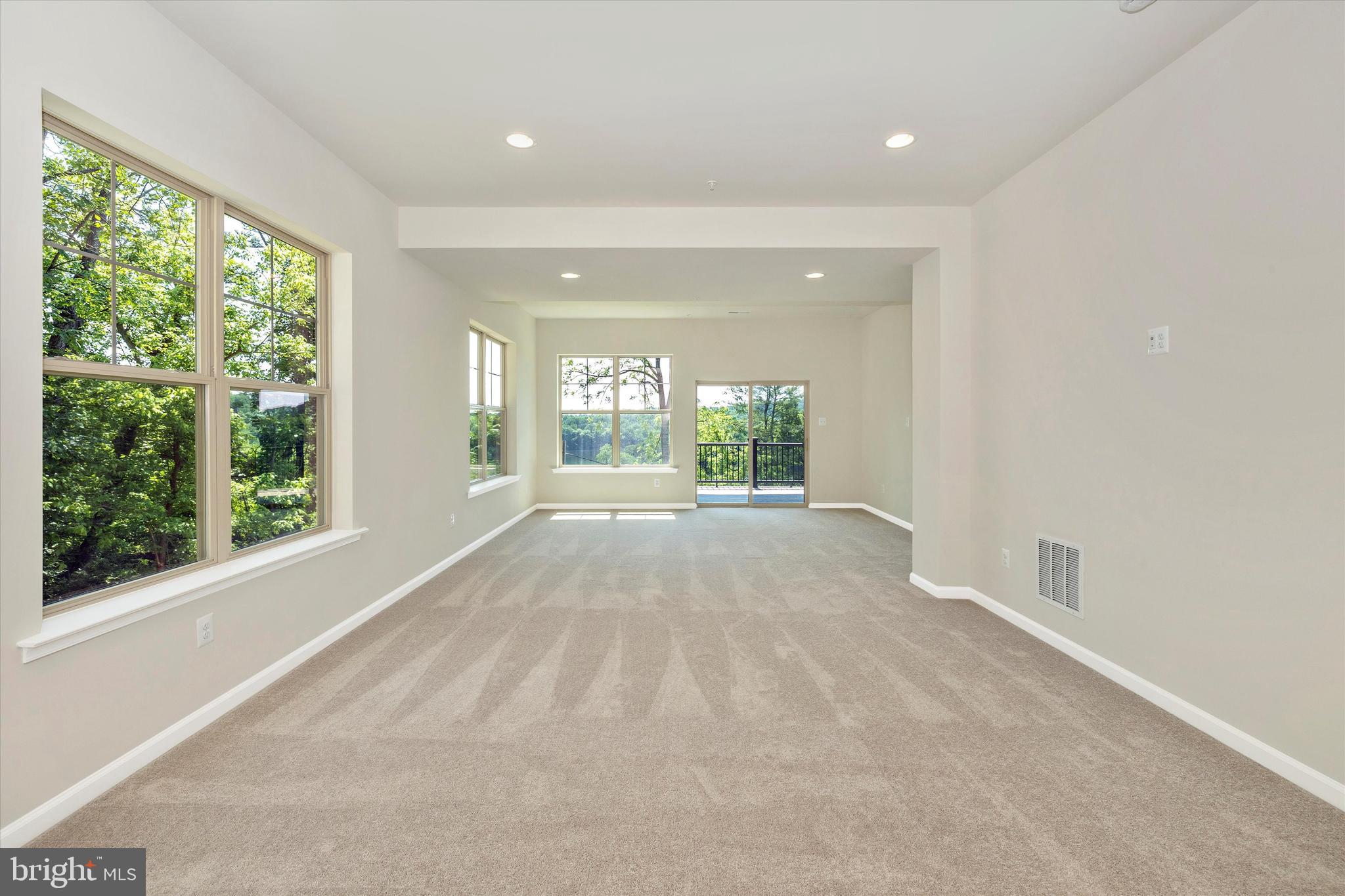 LAKE LINGANORE - Residential