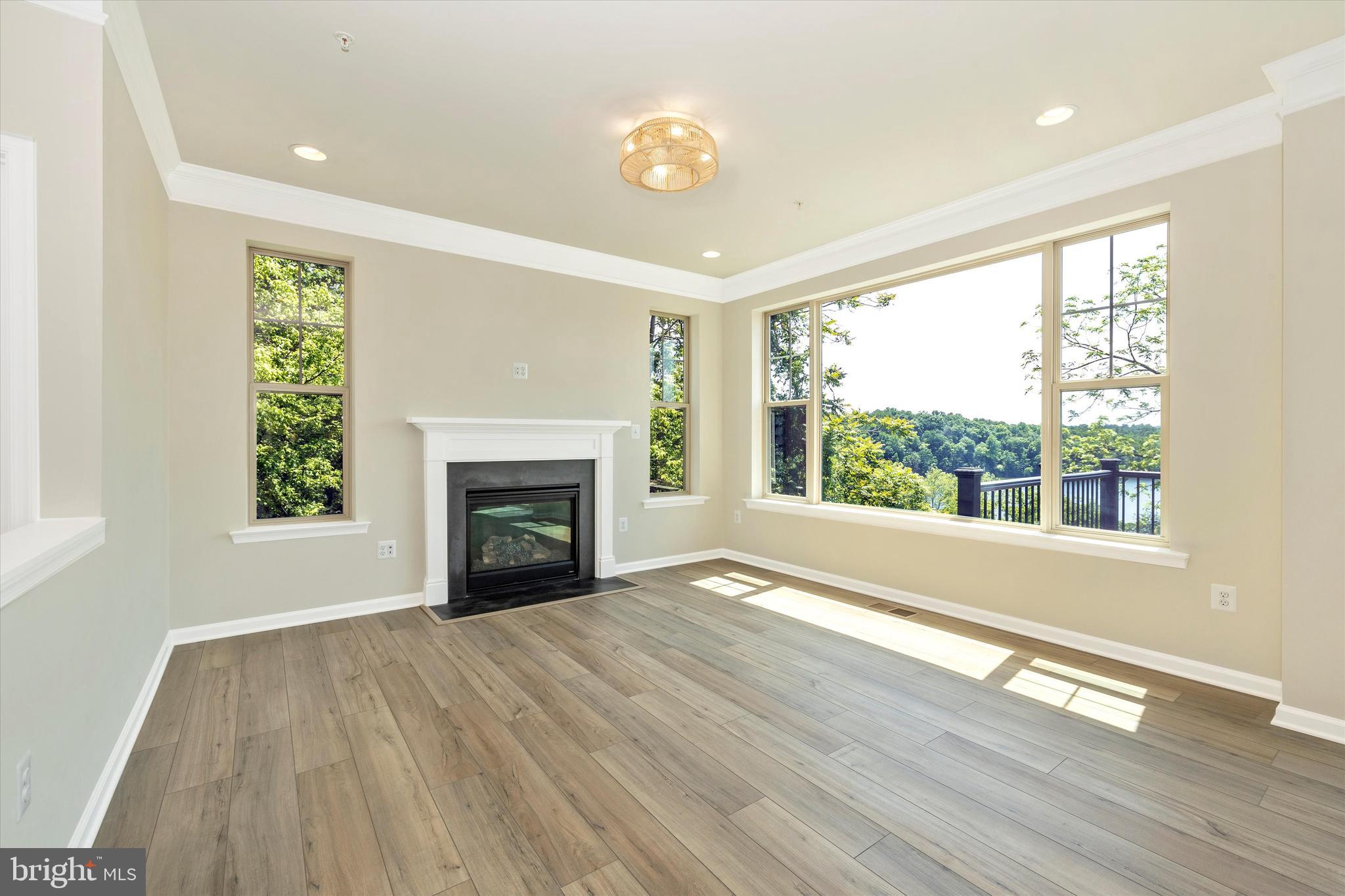 LAKE LINGANORE - Residential