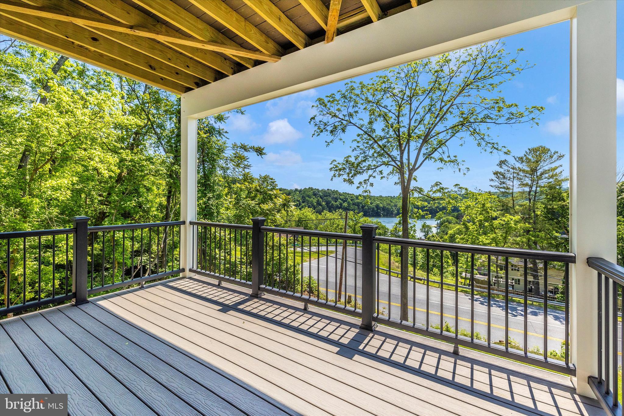 LAKE LINGANORE - Residential