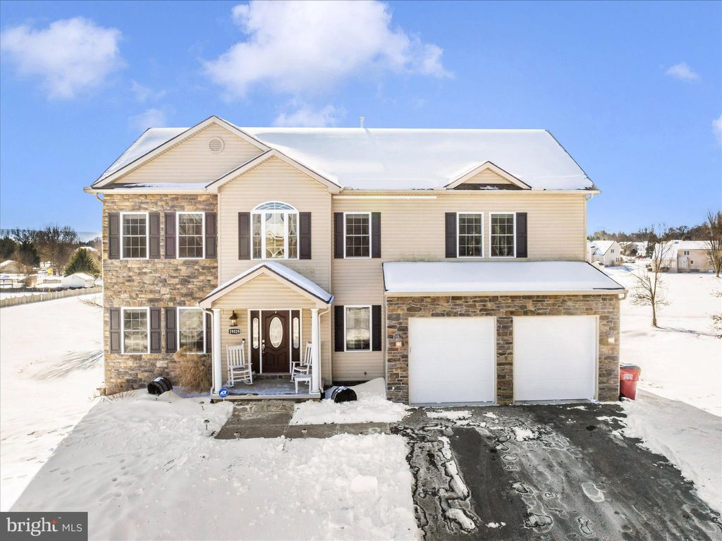 Photo of 19529 Portsmouth Drive, HAGERSTOWN, MD 21742 (MLS # MDWA2033942)