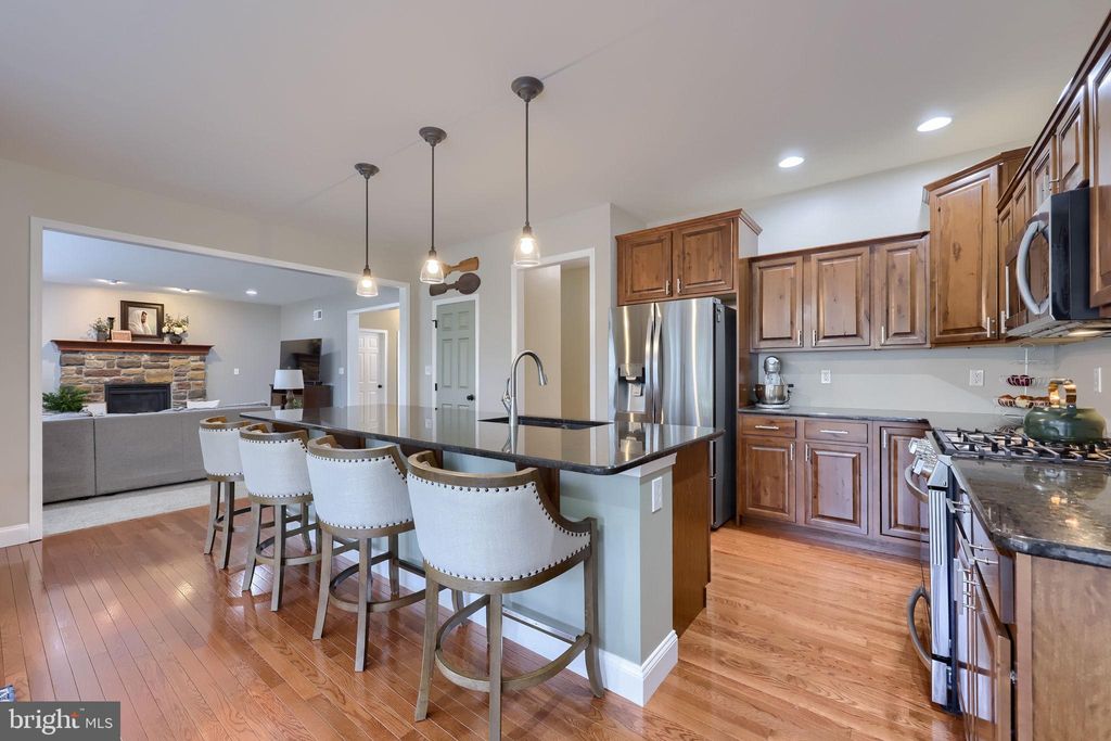 Photo of 659 Crosslyn Drive, YORK, PA 17404 (MLS # PAYK2096142)