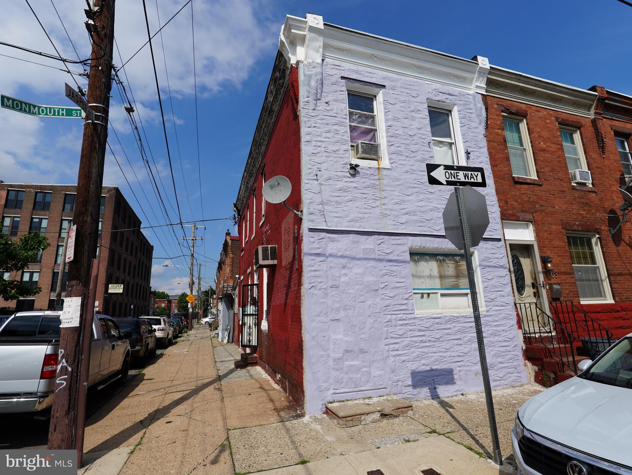1901 E MONMOUTH STREET