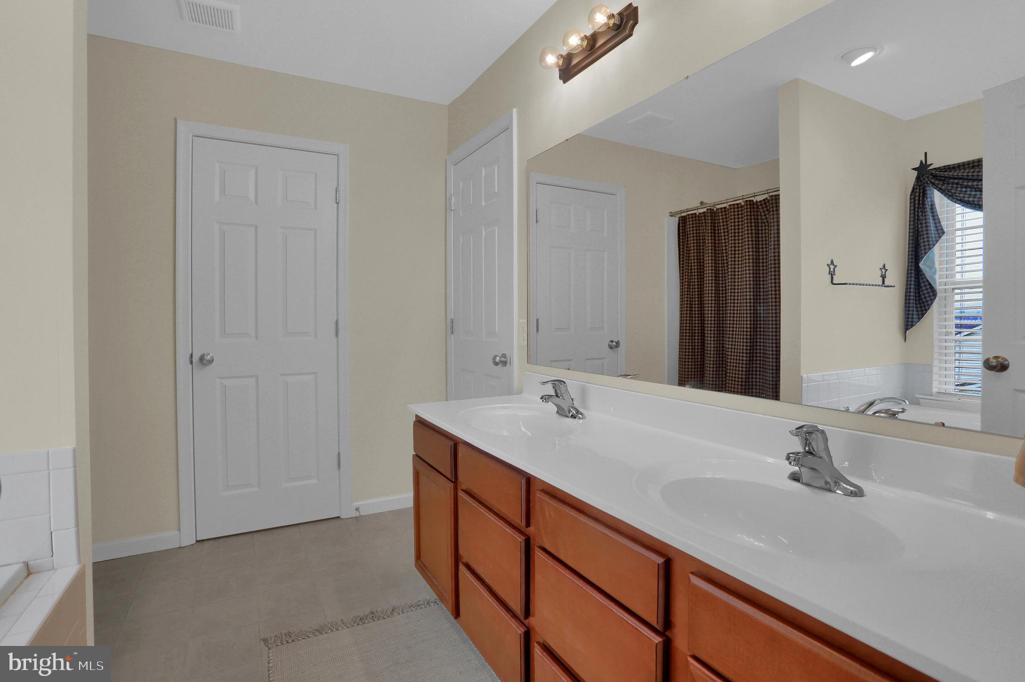 JACKSON HEIGHTS - Residential