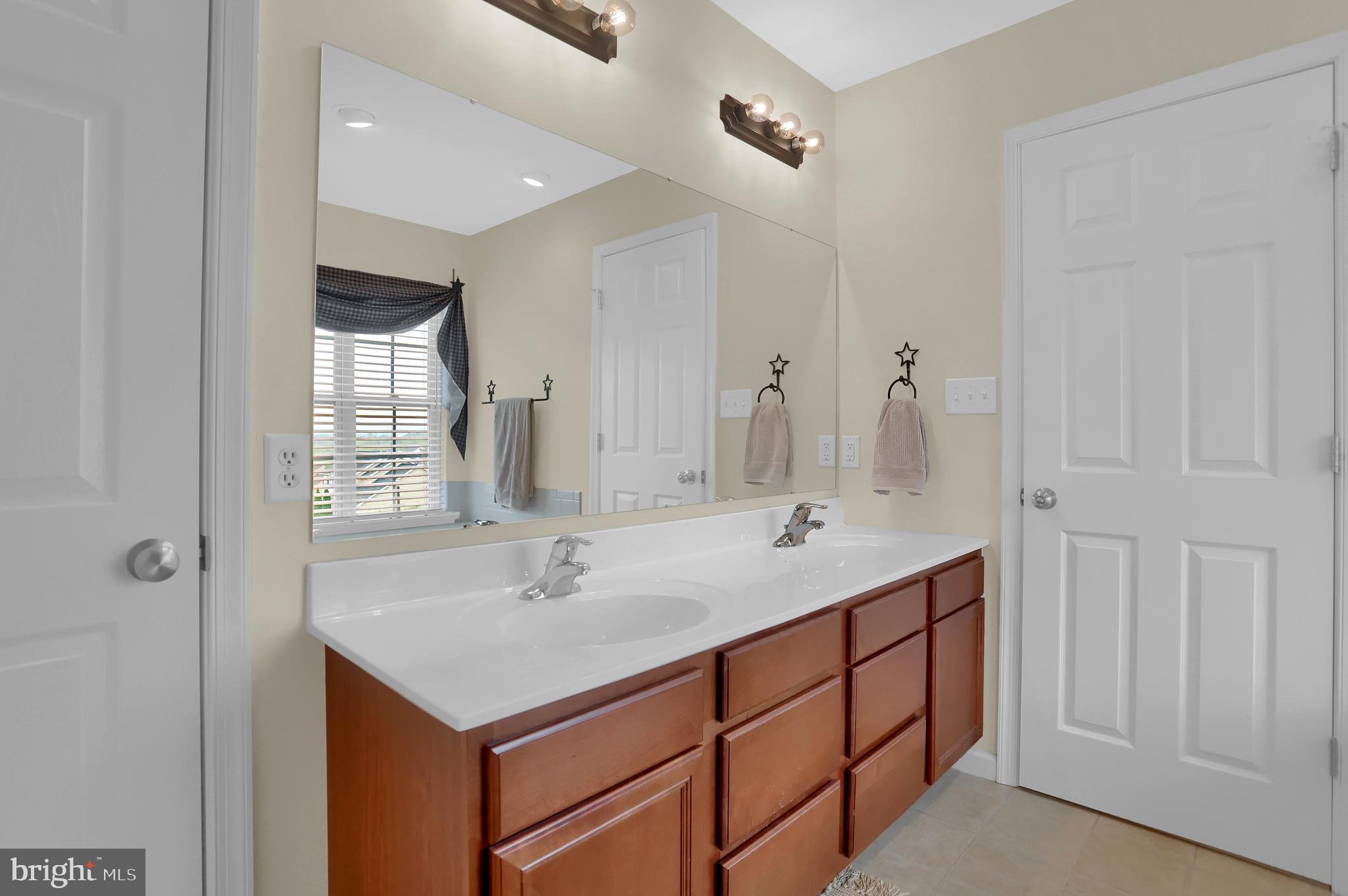 JACKSON HEIGHTS - Residential