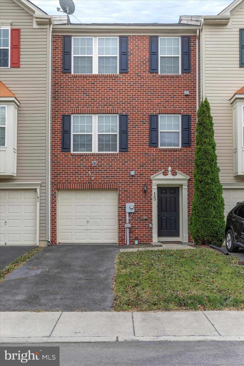 BROOKFIELD - Residential Lease