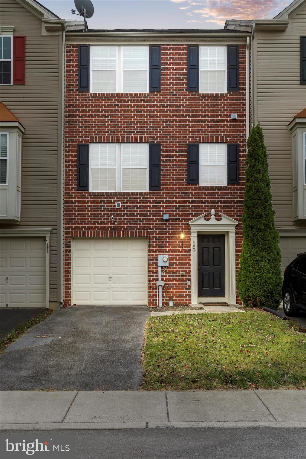 BROOKFIELD - Residential Lease