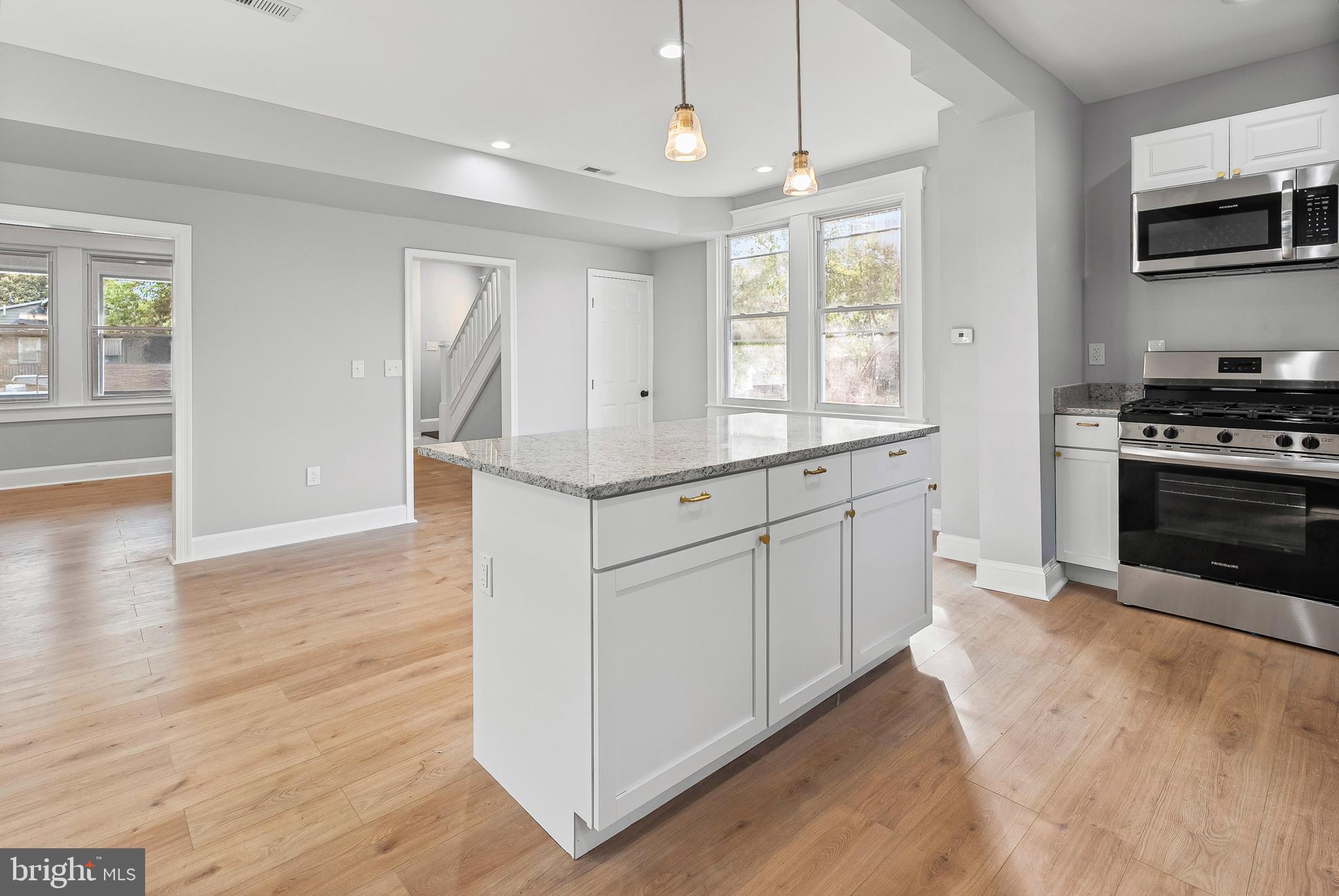 MONTEBELLO - Residential