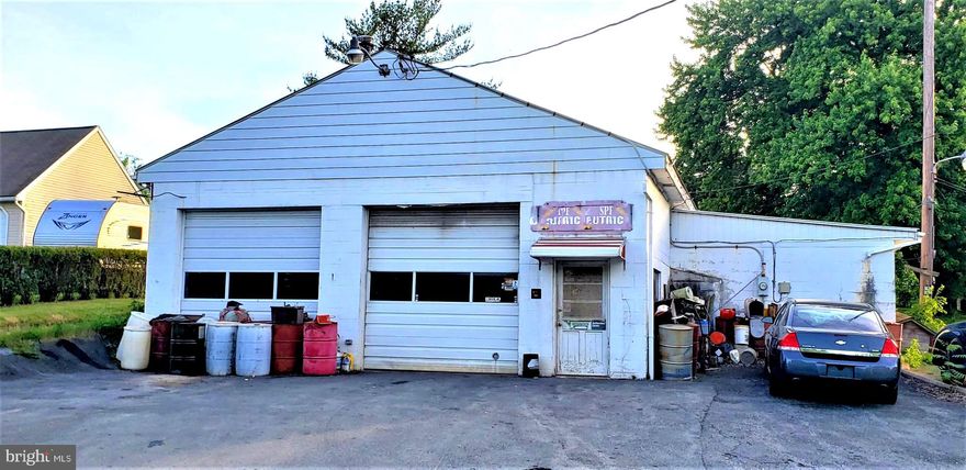 Property includes meadow across street. Total land: 2.1 acres.
Garage features lift and 2 bays. Small office area.
Heat: Recycled oil.

,
Home features:
1 car garage

NEW PAINT, NEW CARPET AND 7 NEW WINDOWS INSTALLED 
ON THE FIRST FLOOR.

5 bedrooms,,,possibly 6 as laundry room is 12' x 12' . 
(1 first floor bedroom)
2nd floor bedroom sizes:
19' x 9'
18' x 9'
17' x 9'
12' x 9'

1st floor: Laundry, Powder Room
Living Room: 18' x 13"
Kitchen: 18' x 11'

:::::::::: Information deemed reliable however not guaranteed ::::::