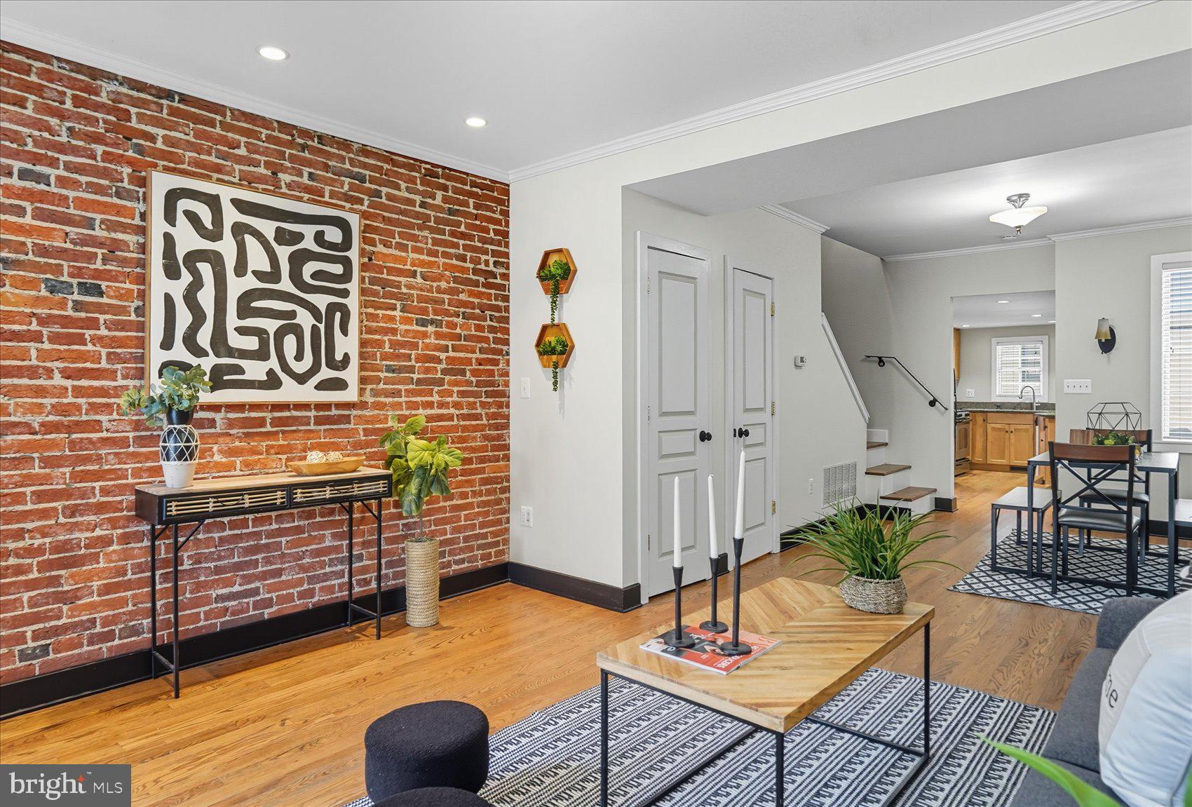 LITTLE ITALY - Residential Lease