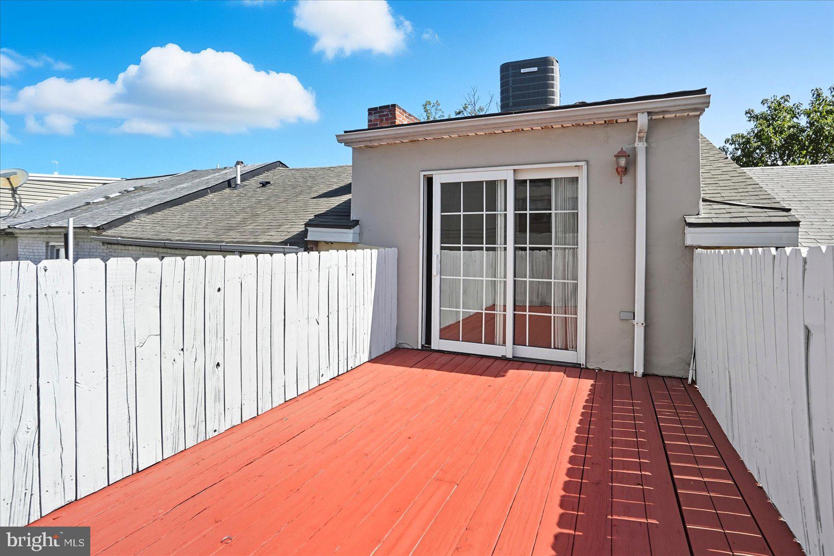 LITTLE ITALY - Residential Lease