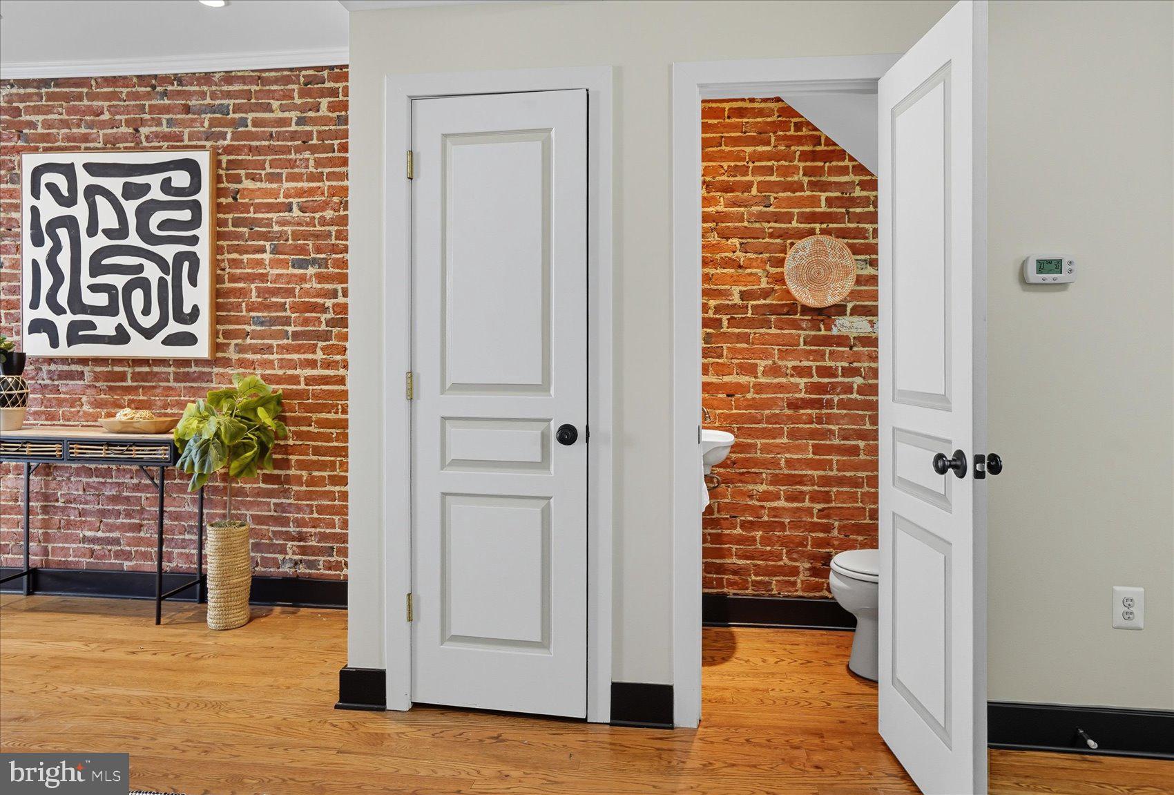 LITTLE ITALY - Residential Lease