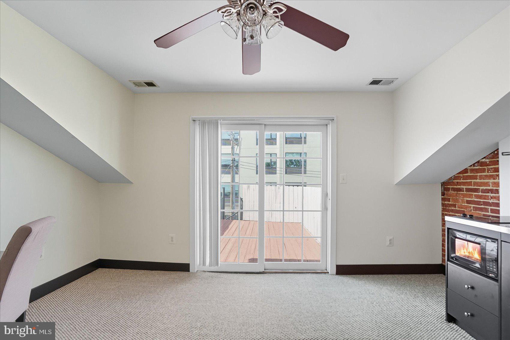 LITTLE ITALY - Residential Lease