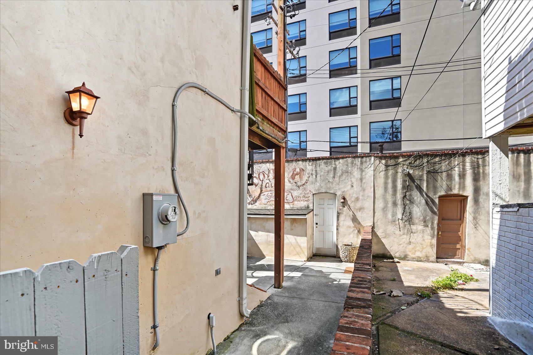 LITTLE ITALY - Residential Lease