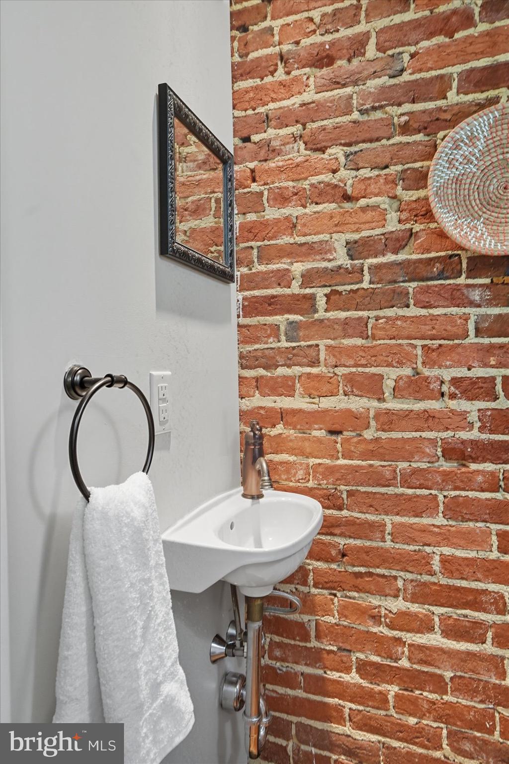 LITTLE ITALY - Residential Lease