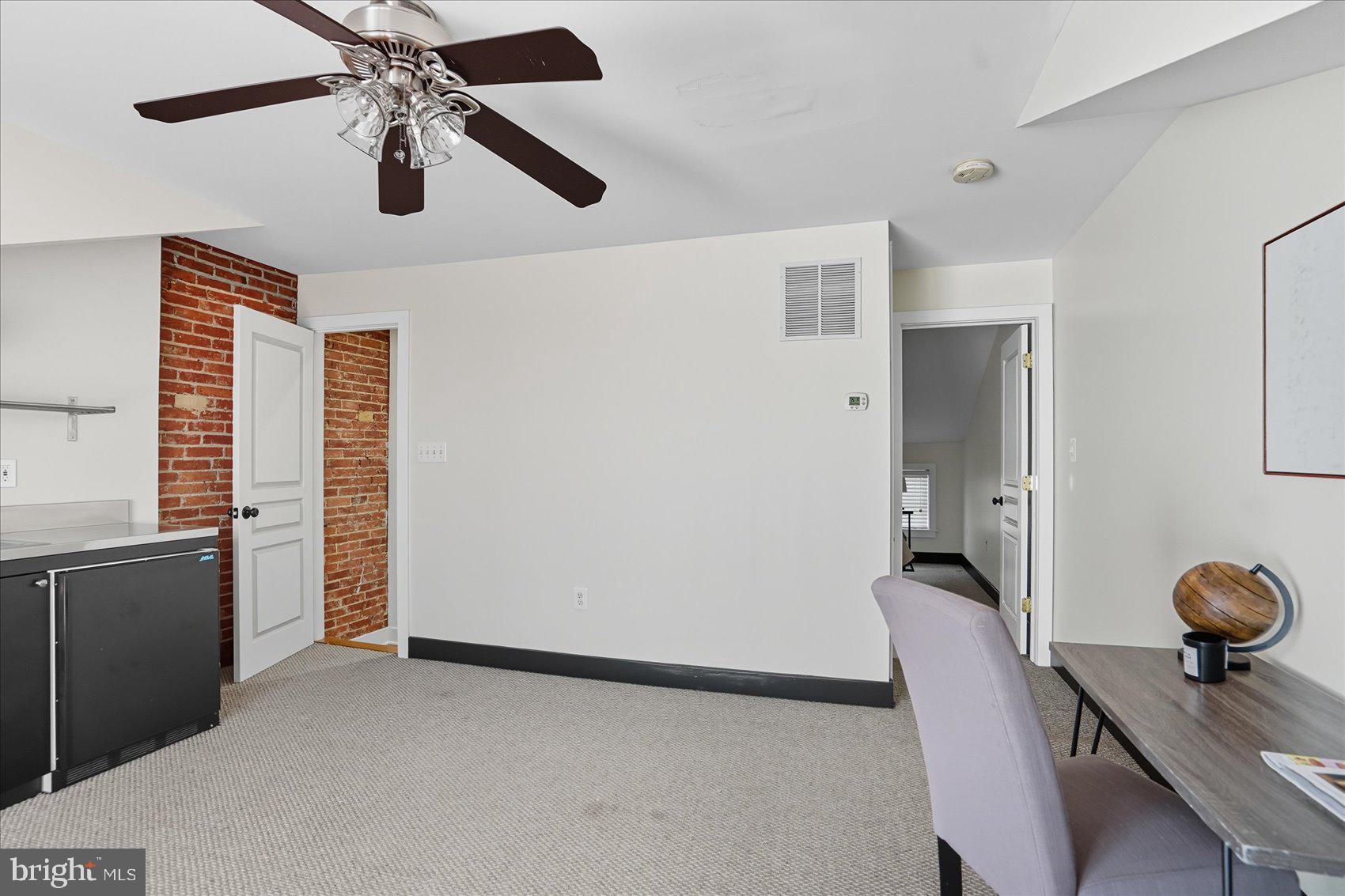 LITTLE ITALY - Residential Lease