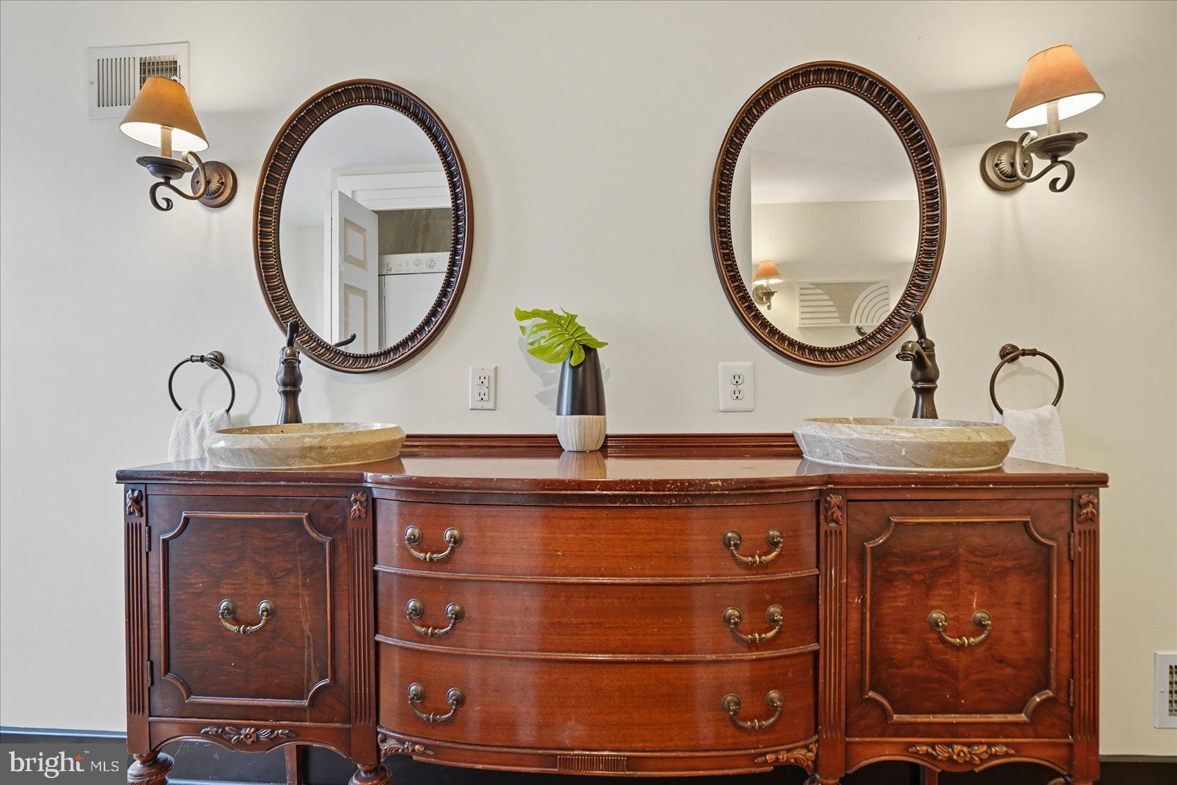 LITTLE ITALY - Residential Lease