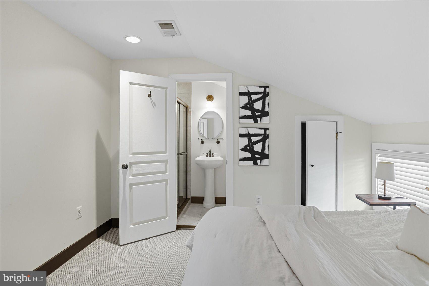 LITTLE ITALY - Residential Lease