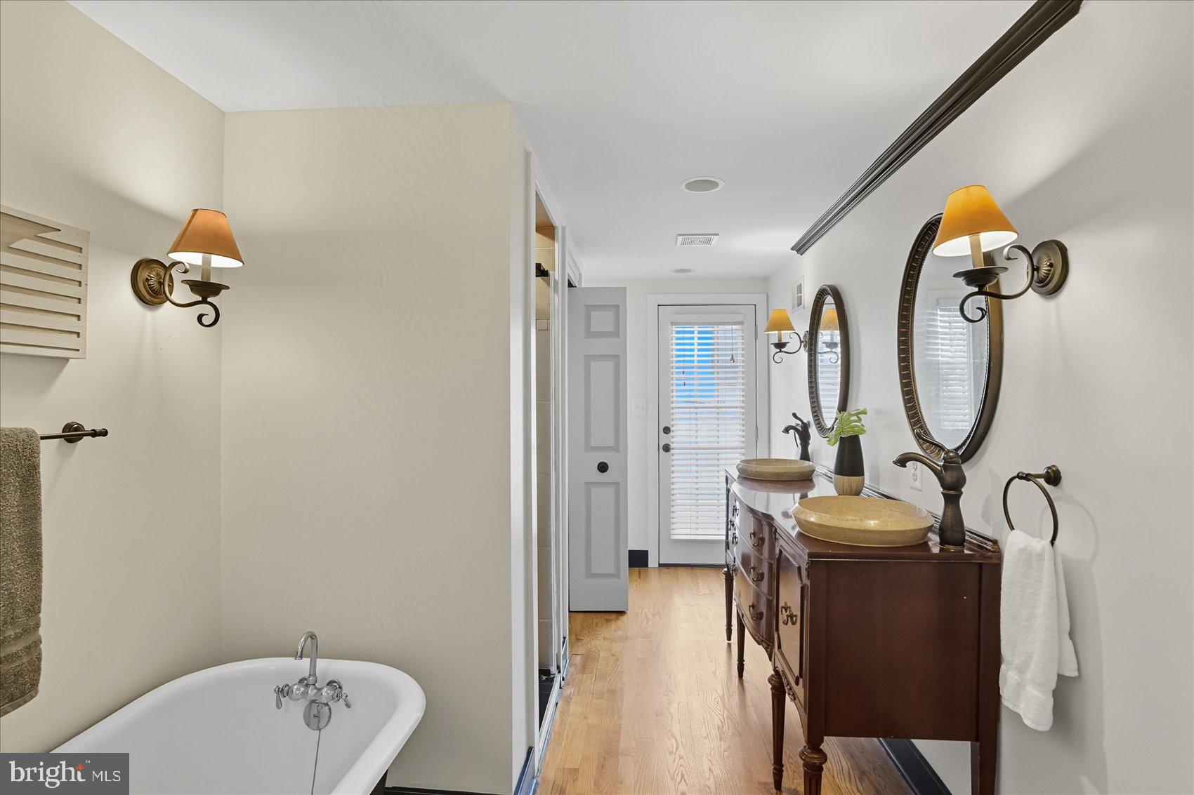 LITTLE ITALY - Residential Lease