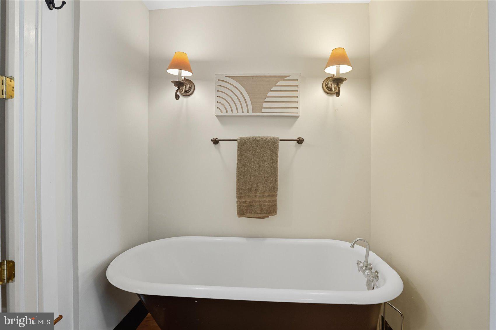 LITTLE ITALY - Residential Lease