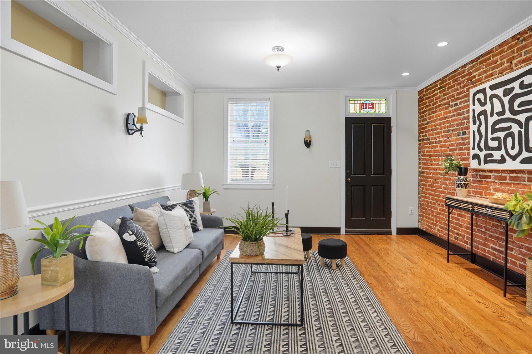 LITTLE ITALY - Residential Lease