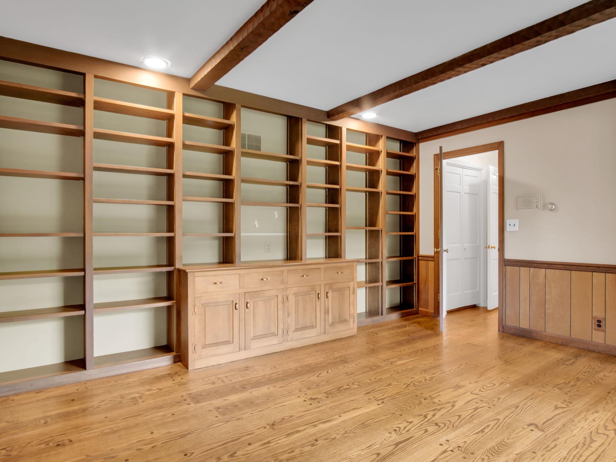 1009 DRAYER COURT