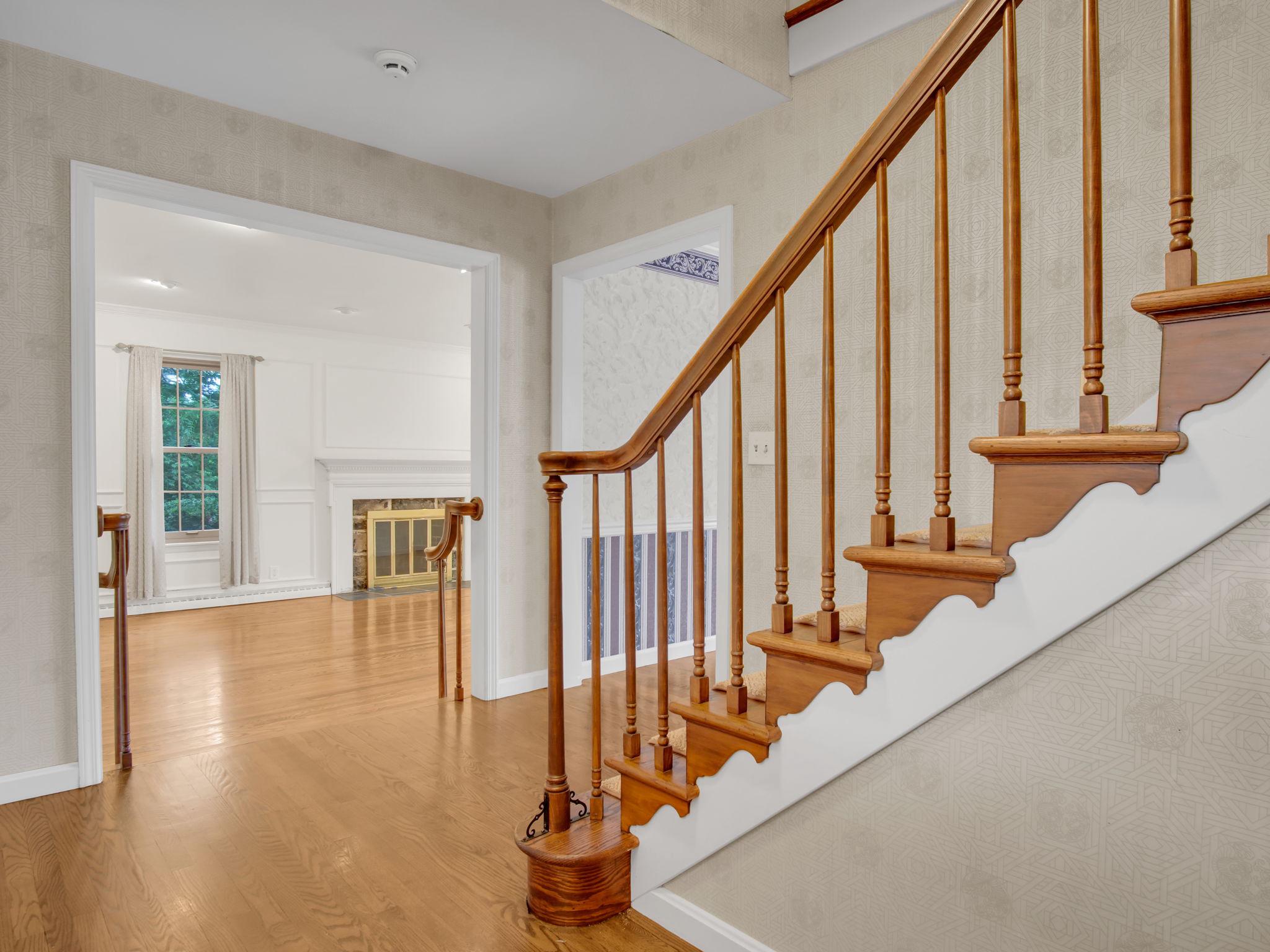 1009 DRAYER COURT