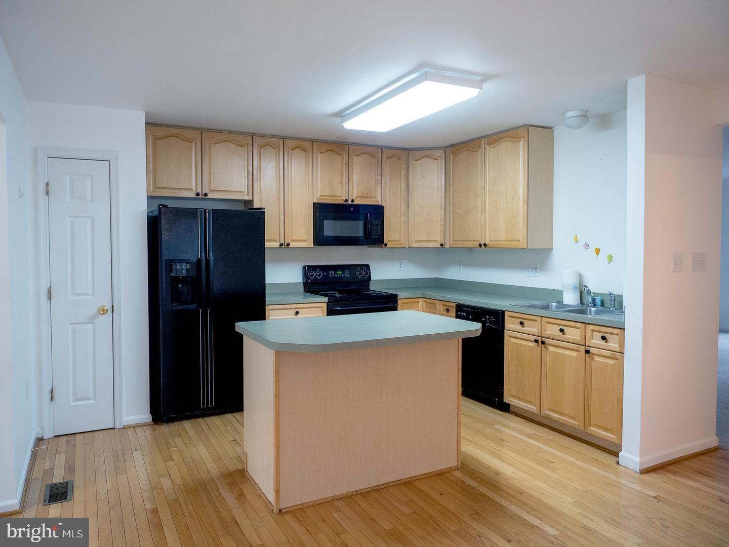 COUNTY GREEN - Residential Lease