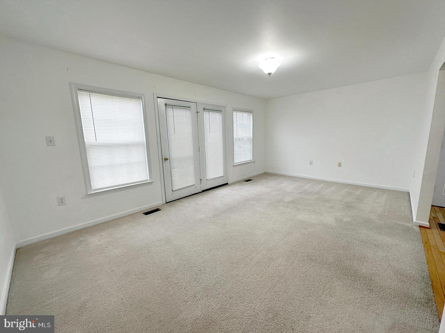 COUNTY GREEN - Residential Lease