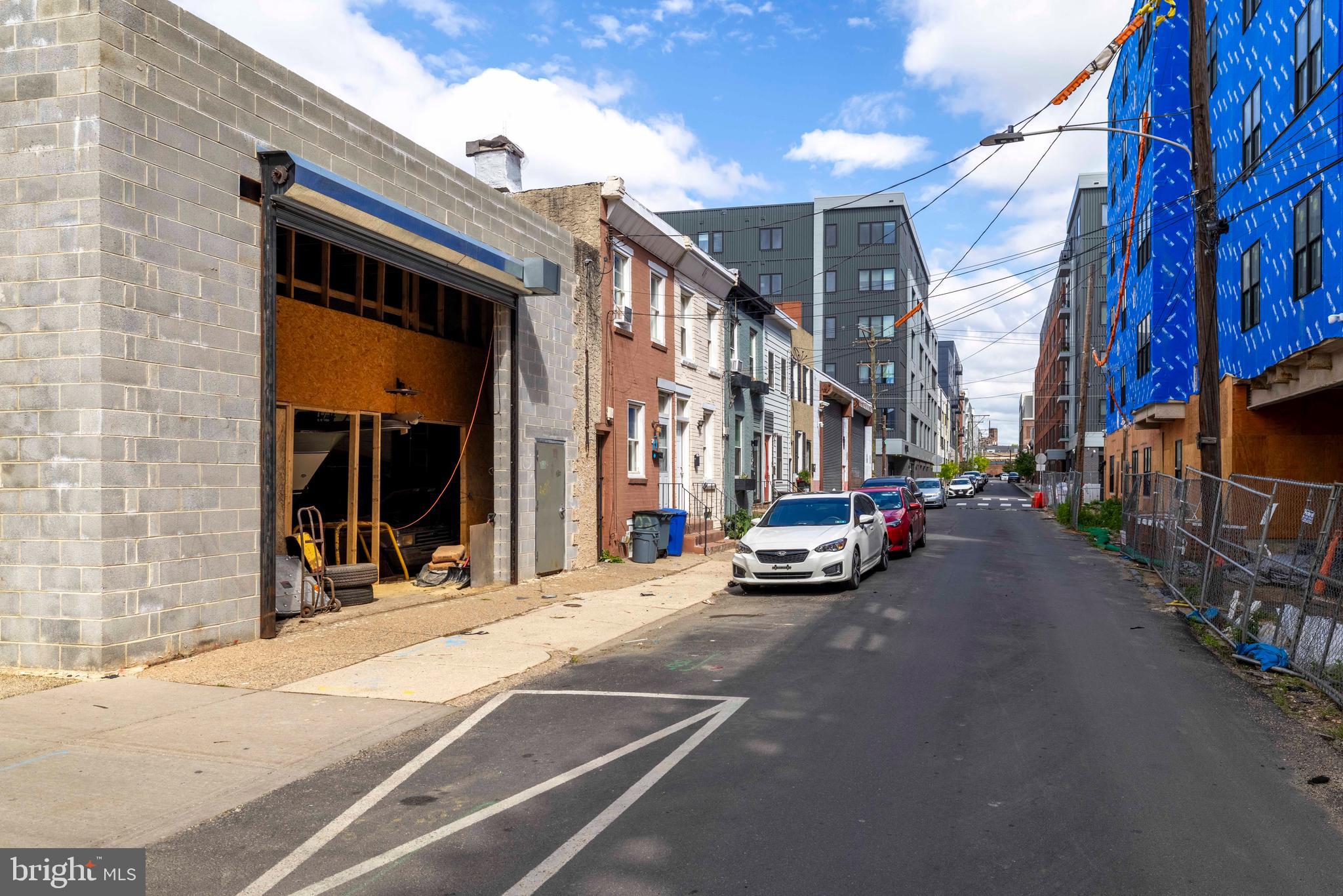 FISHTOWN - Land