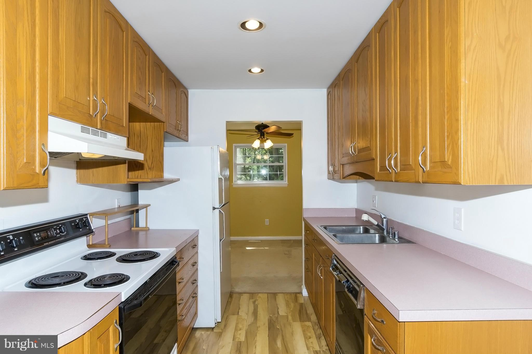 ROLLING KNOLLS - Residential