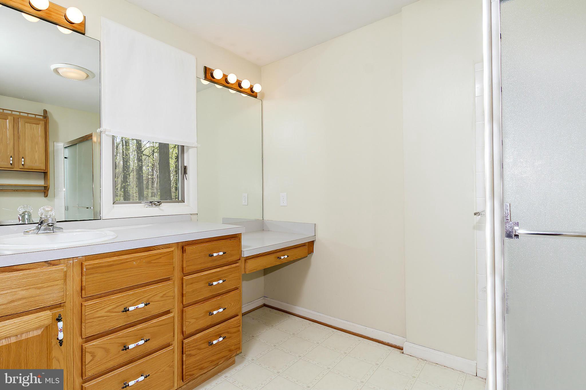 ROLLING KNOLLS - Residential