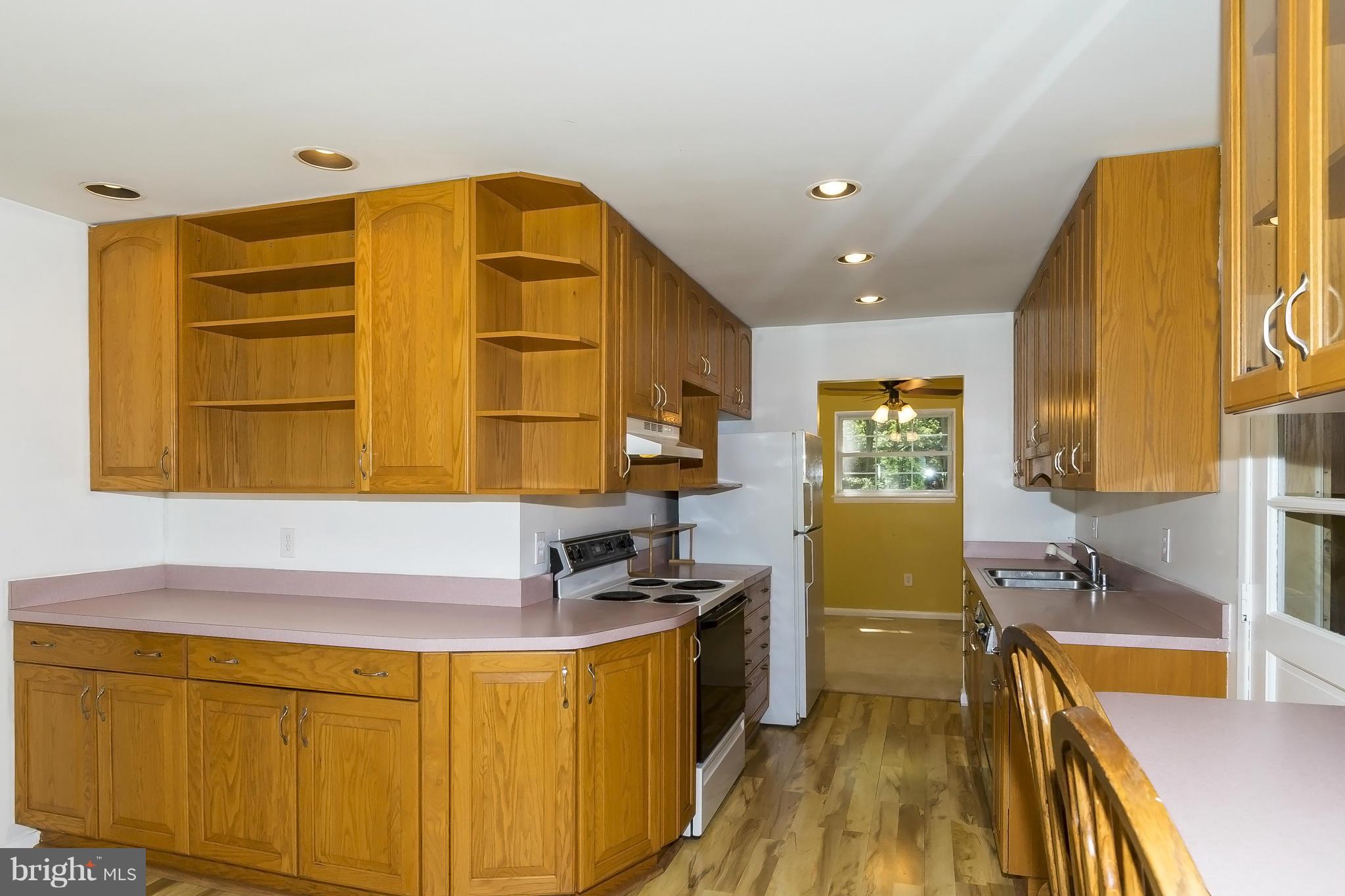 ROLLING KNOLLS - Residential