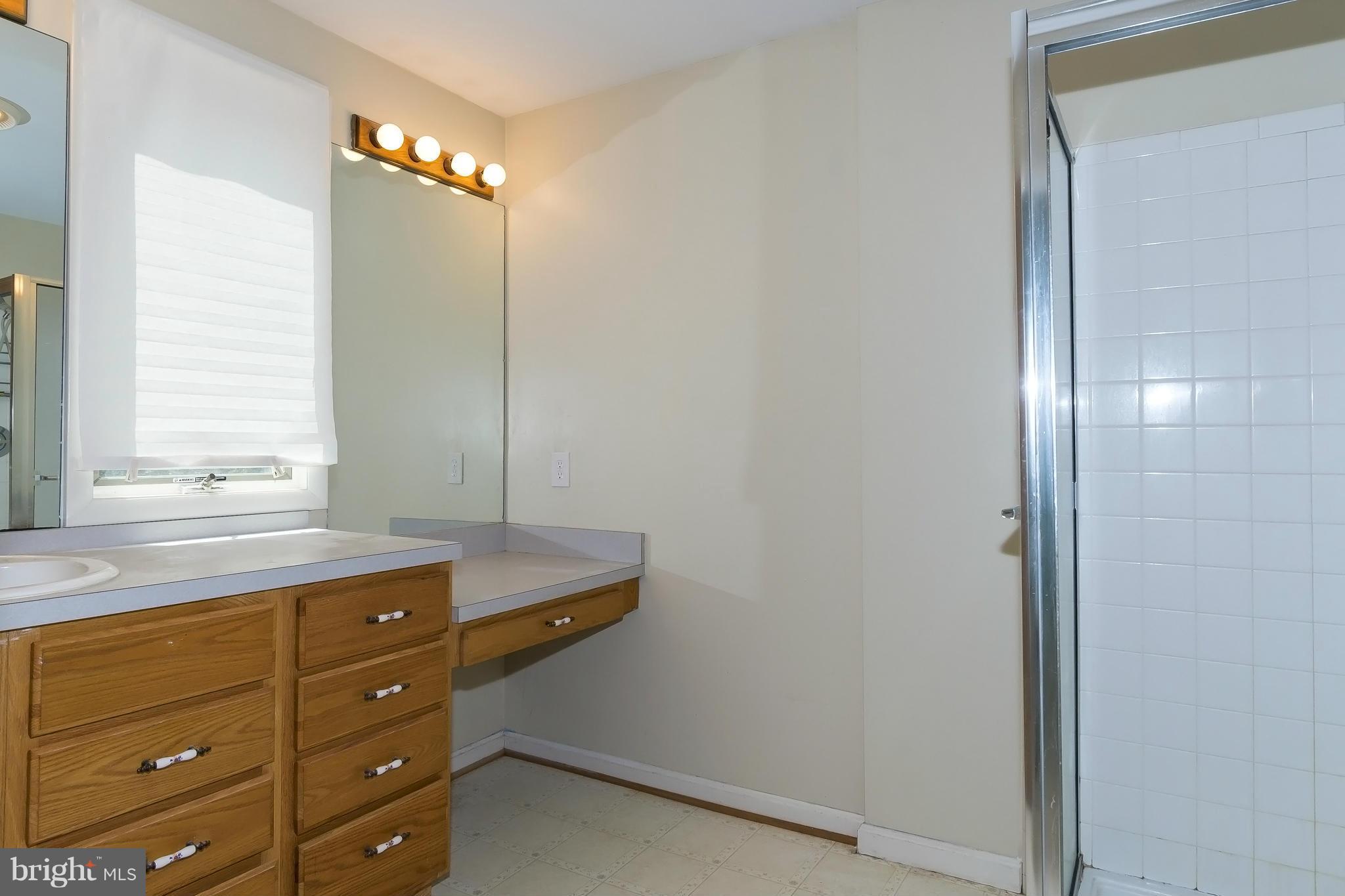 ROLLING KNOLLS - Residential