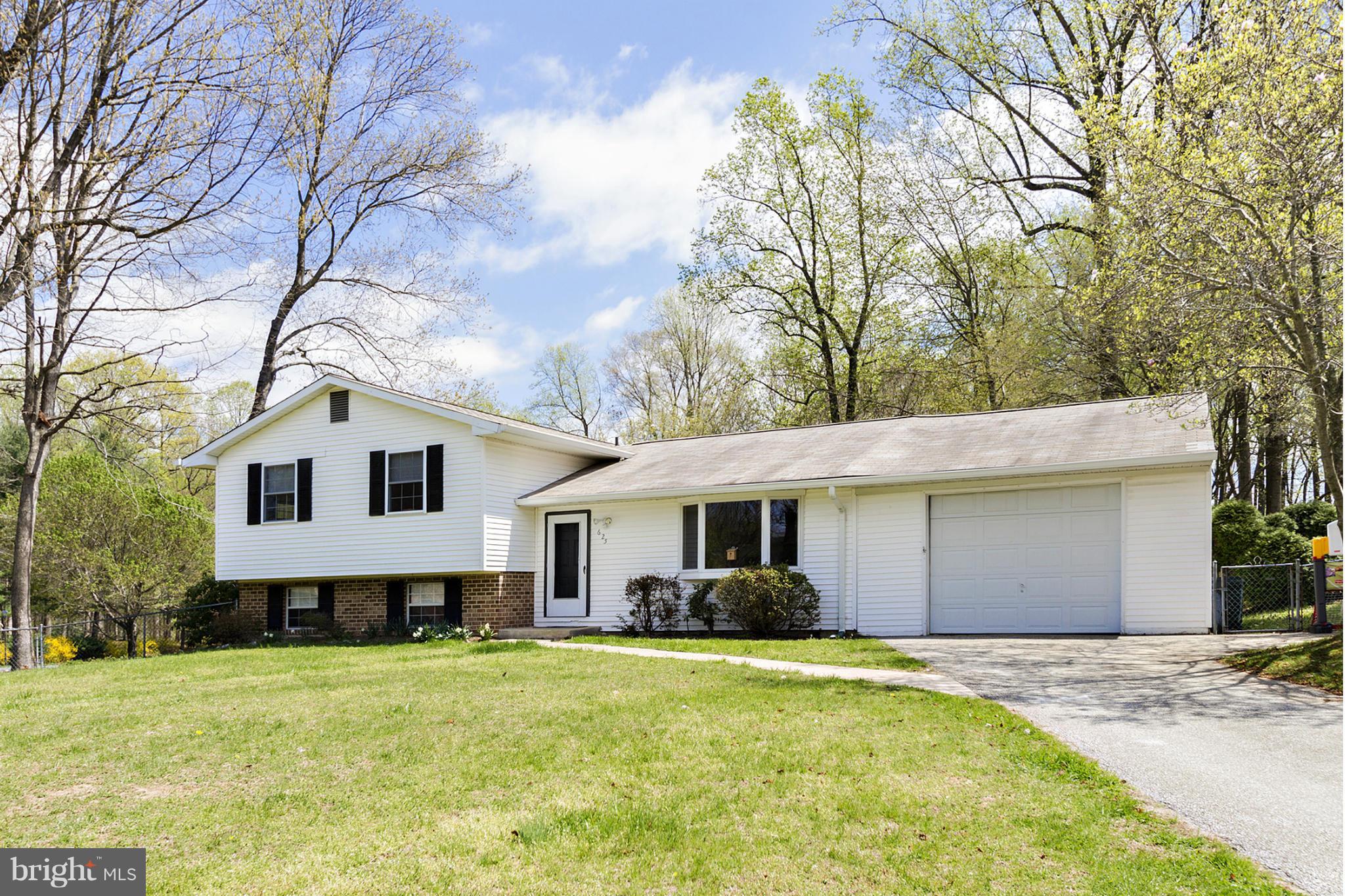 ROLLING KNOLLS - Residential