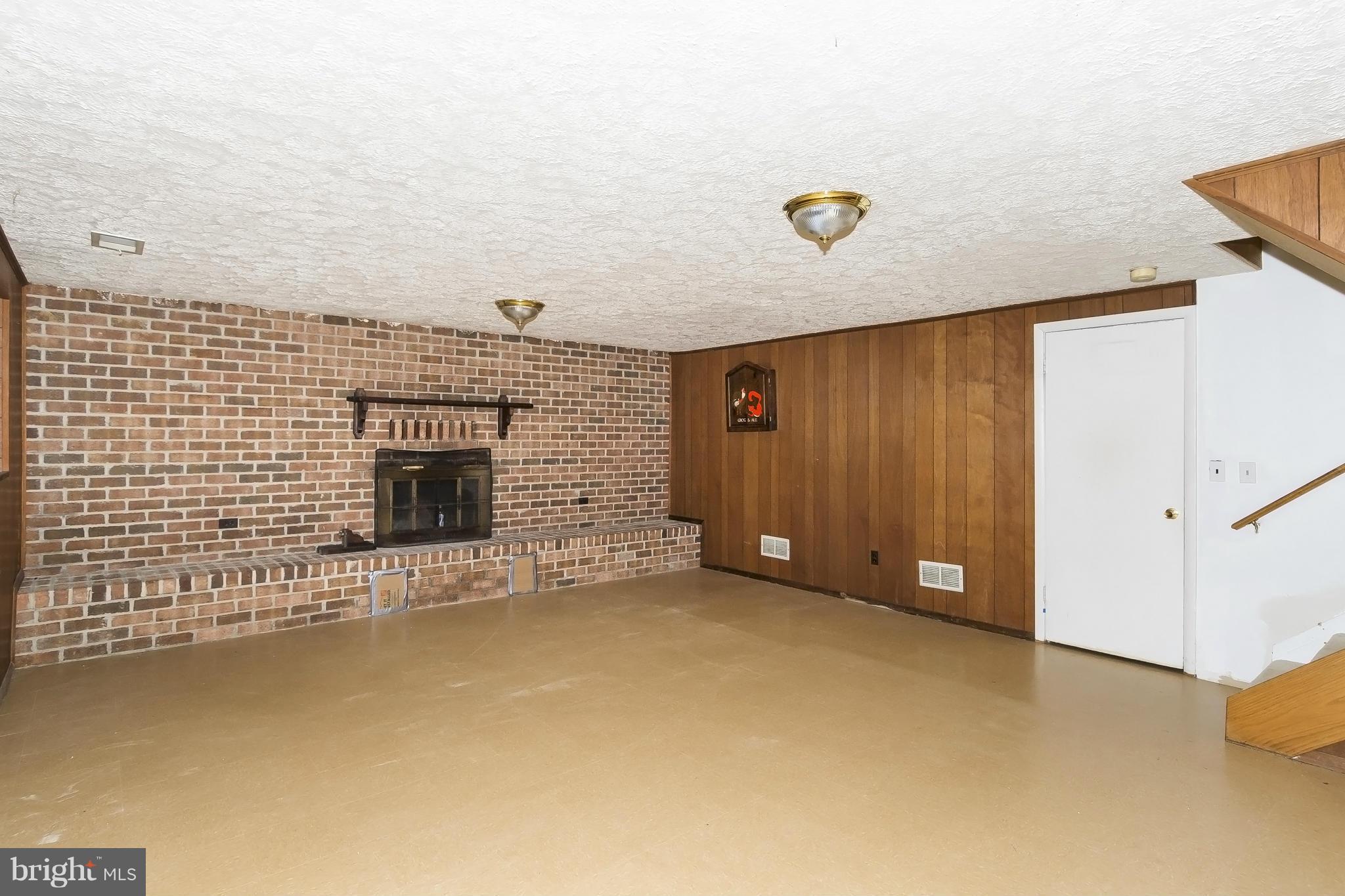 ROLLING KNOLLS - Residential