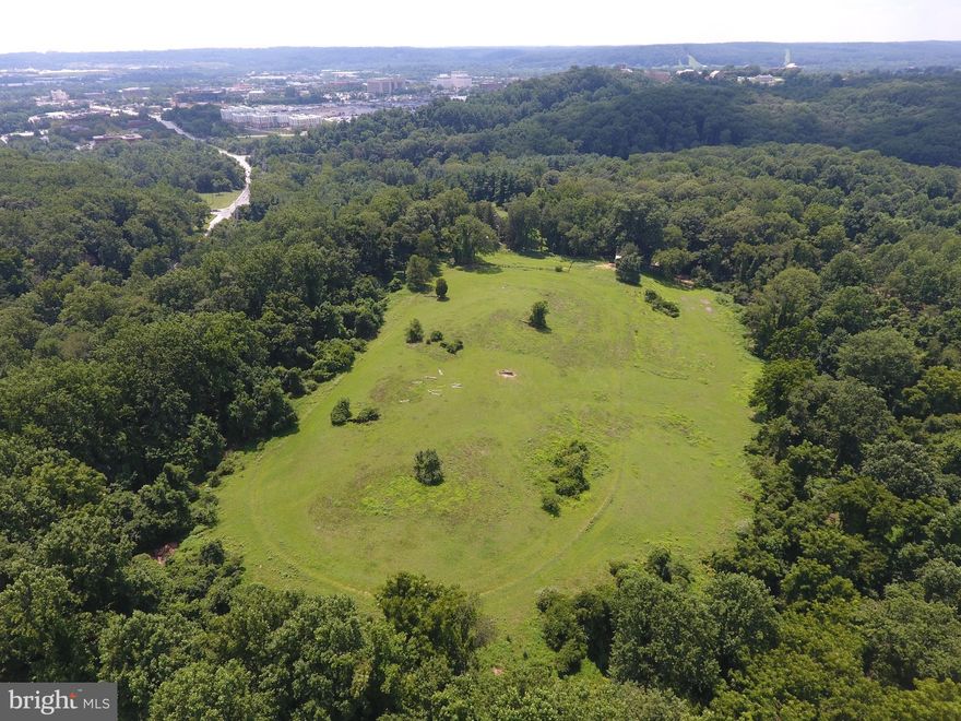 Rarely available 35+/- acre farm with spectacular view overlooking H Valley. Brick farmhouse (circ. 1670) sits on elevated open knoll. Home in need of extensive renovation. Large fenced pastures with barn and small stable. Potential for 5 bldg lots. Ideal for estate home(s), family compound or conservancy easement donation. Enjoy the convenience of this private setting.