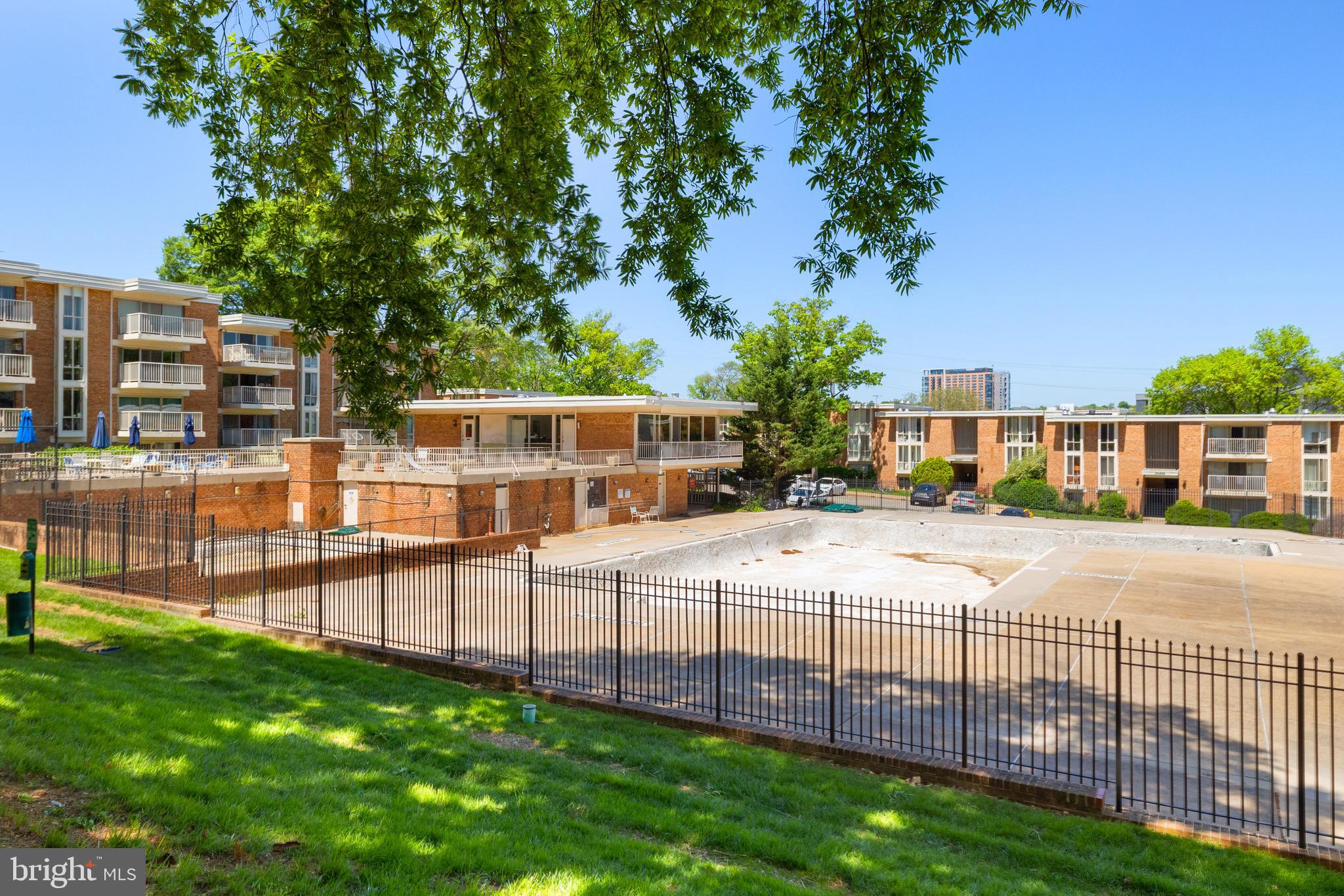 HUNTINGTON CLUB - Residential