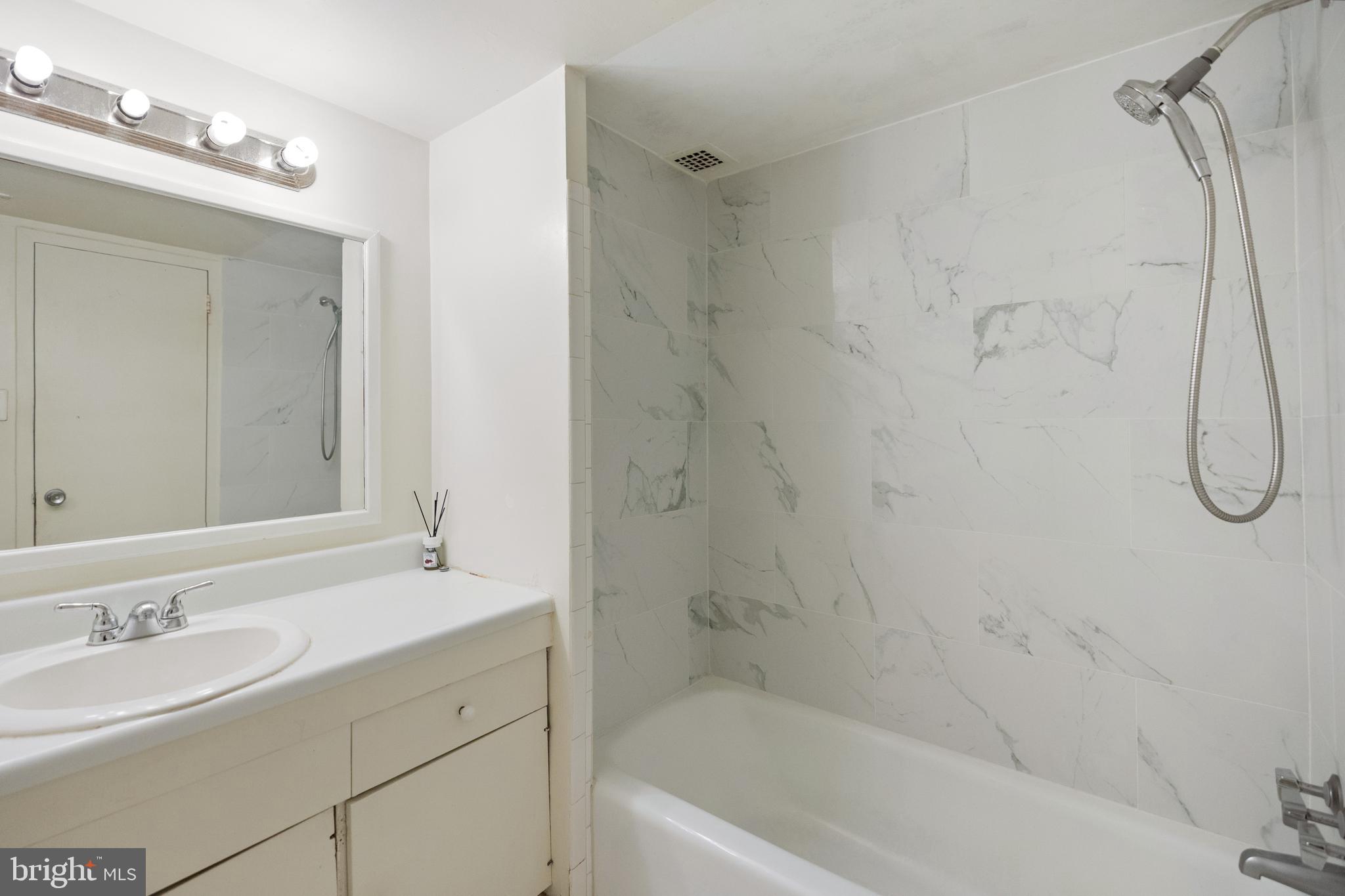 HUNTINGTON CLUB - Residential