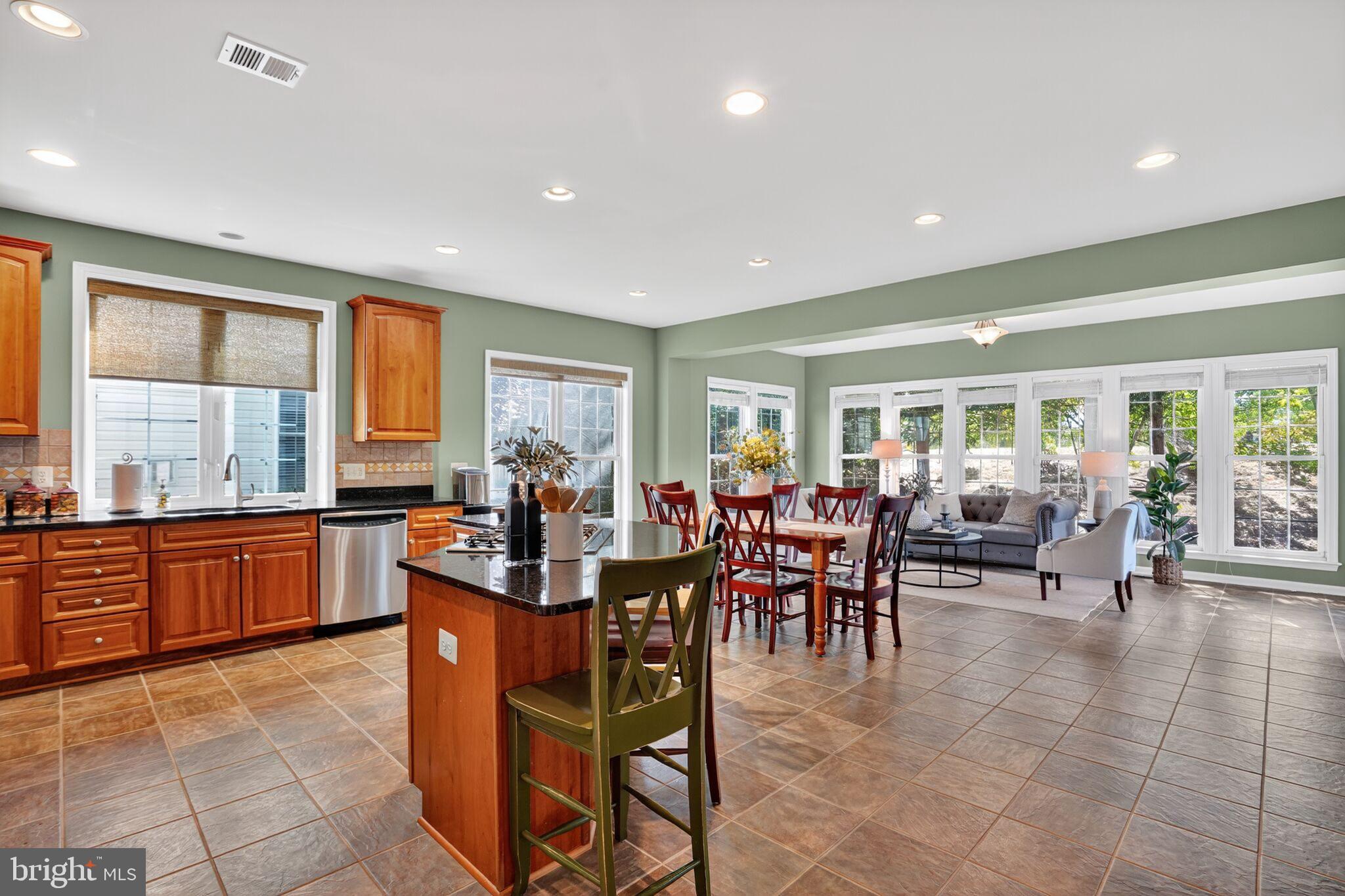 LAUREL HILL - Residential