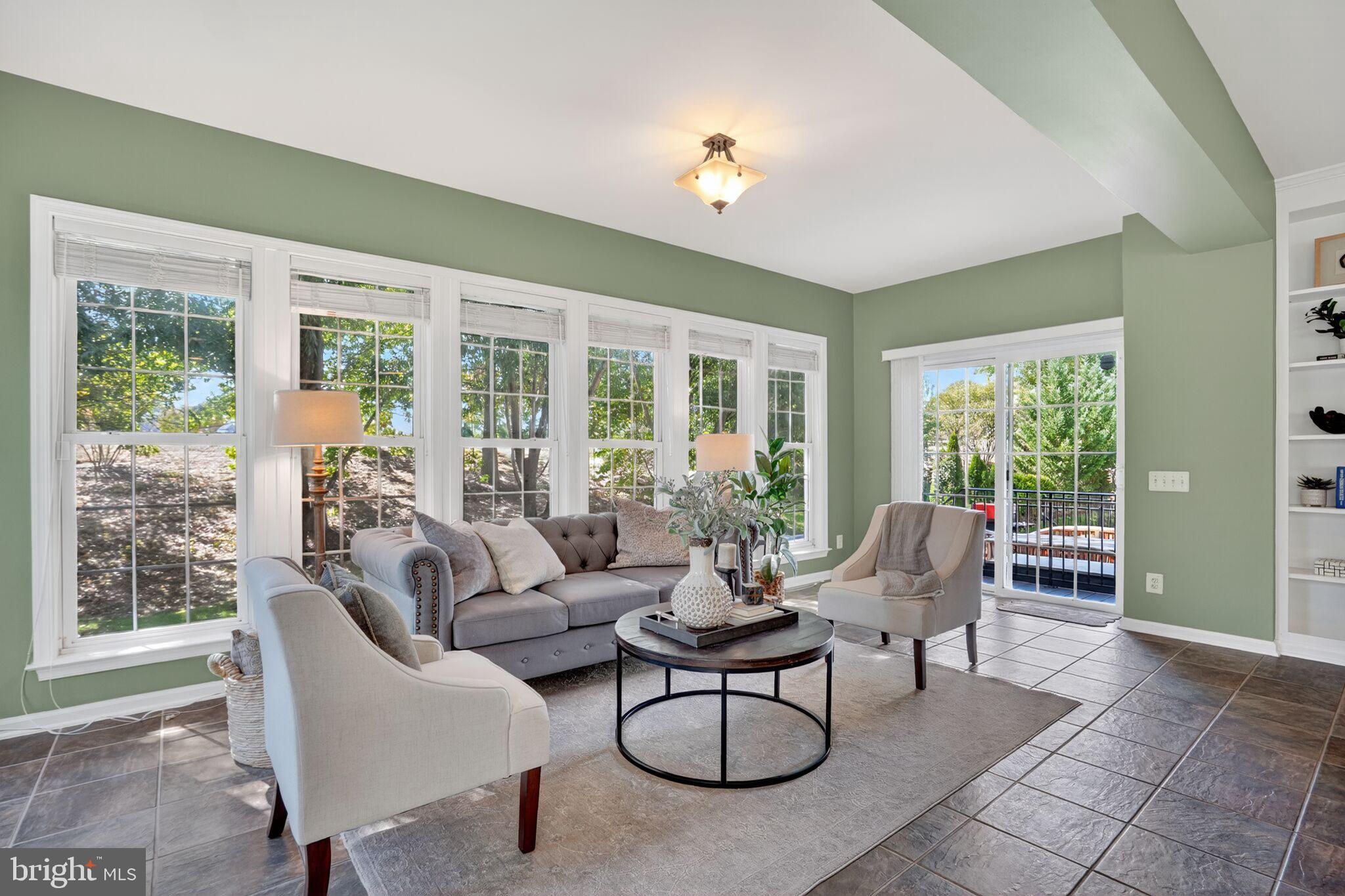 LAUREL HILL - Residential